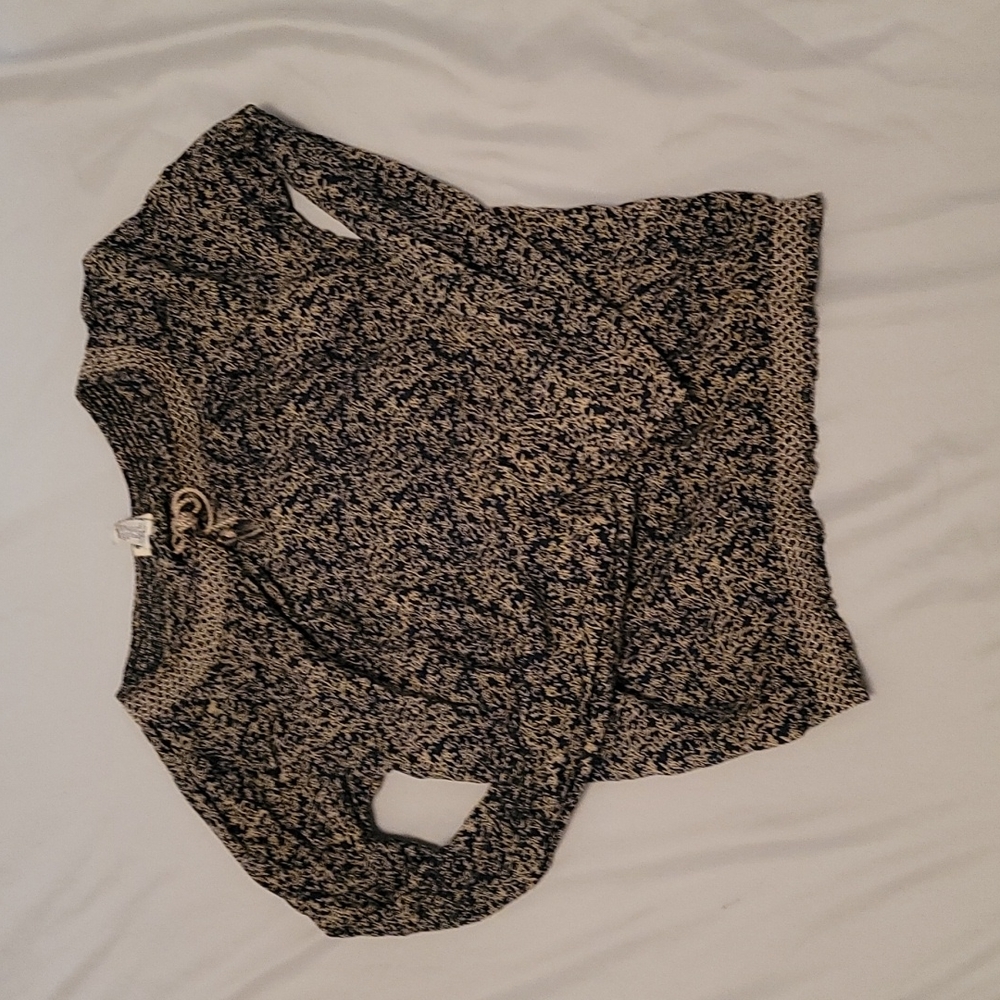 3 pretty long sleeve and 3/4 sleeve shirts - Picture 4 of 4